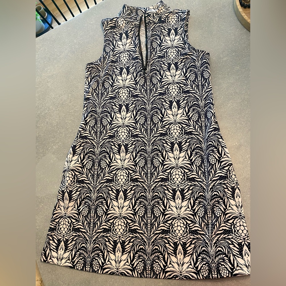 Like new - Tommy Bahama Active Black and White Dress V-Neck Sleeveless